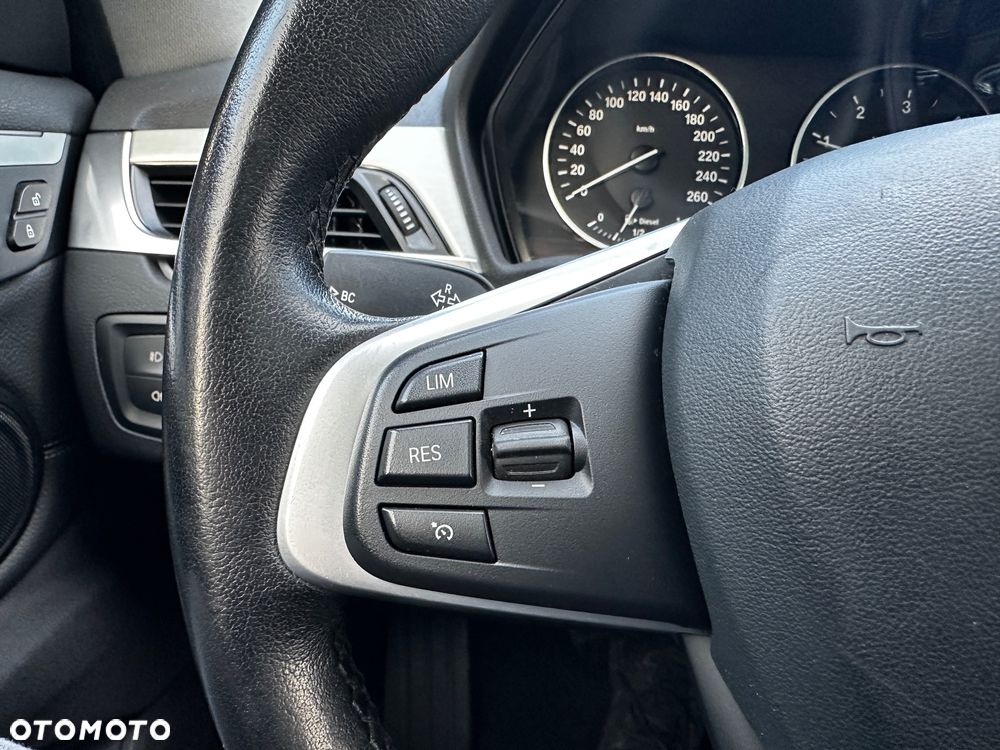 BMW X1 sDrive18d xLine - 25