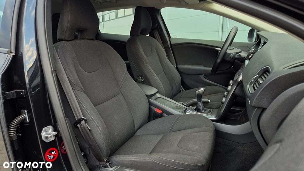 Volvo V40 T3 Momentum - 26