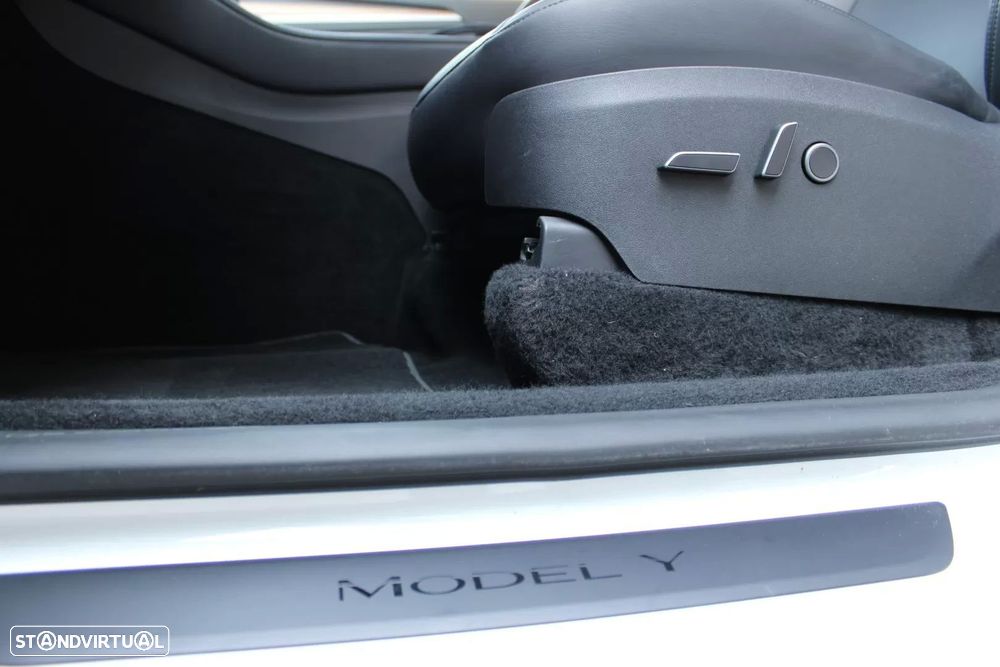 Tesla Model Y Standard - 32