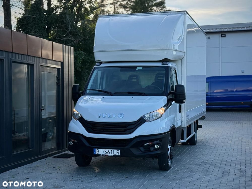 Iveco Daily 35C18 3.0 HPI 180KM / 2023 Rok Produkcji / Kontener 4,7m + Winda 750KG / 93.090KM PRZEBIEG / Automat Hi-Matic / ZAREJESTROWANY W PL - 17