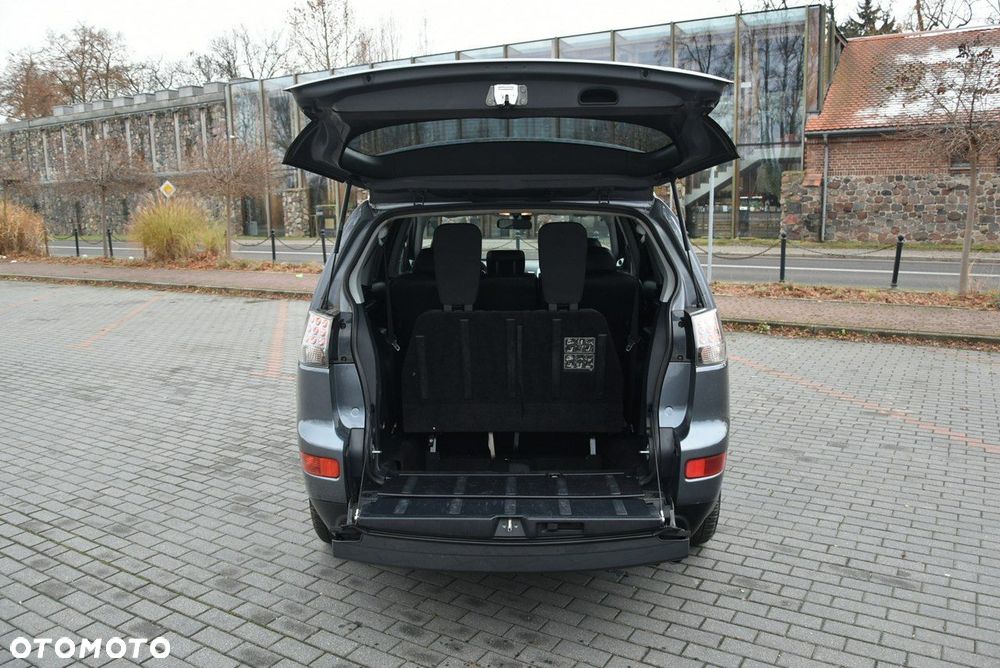 Mitsubishi Outlander - 23