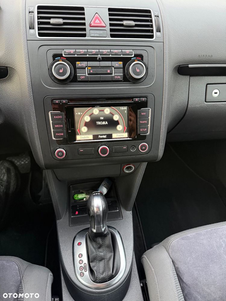 Volkswagen Touran 2.0 TDI DPF DSG Highline - 15
