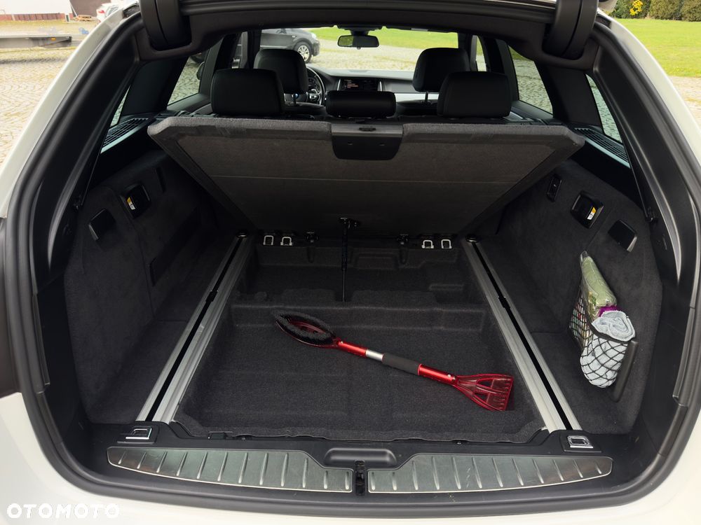 BMW Seria 5 528i Touring Sport-Aut Luxury Line - 25