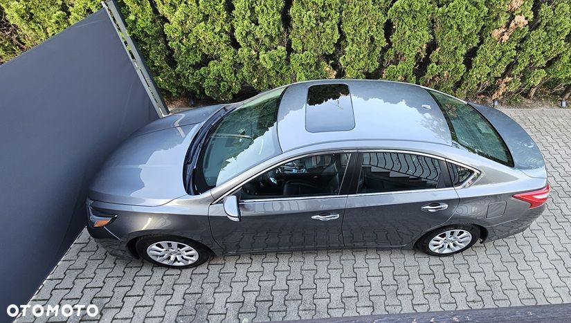 Nissan Altima - 1