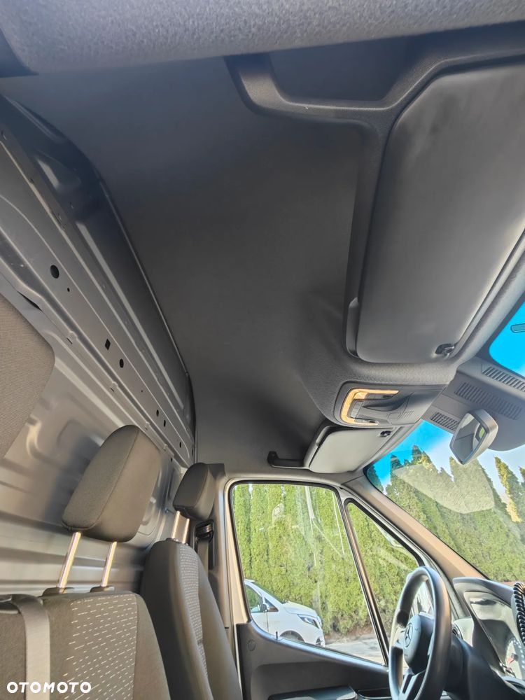 Mercedes-Benz Sprinter - 25