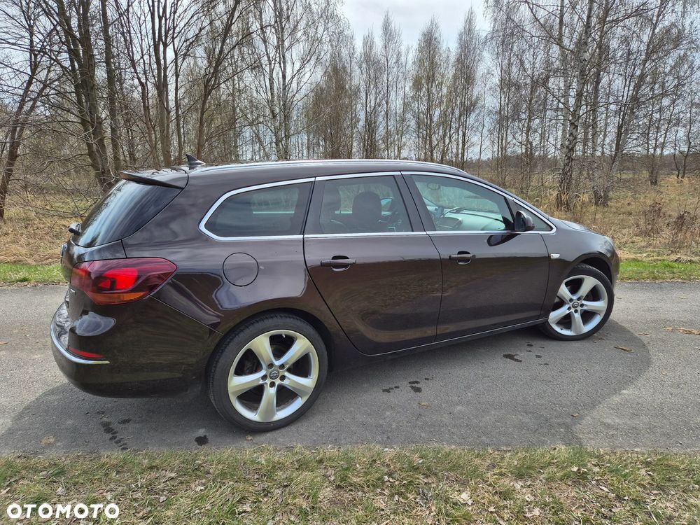Opel Astra 2.0 CDTI DPF SportsTourer Exklusiv - 9