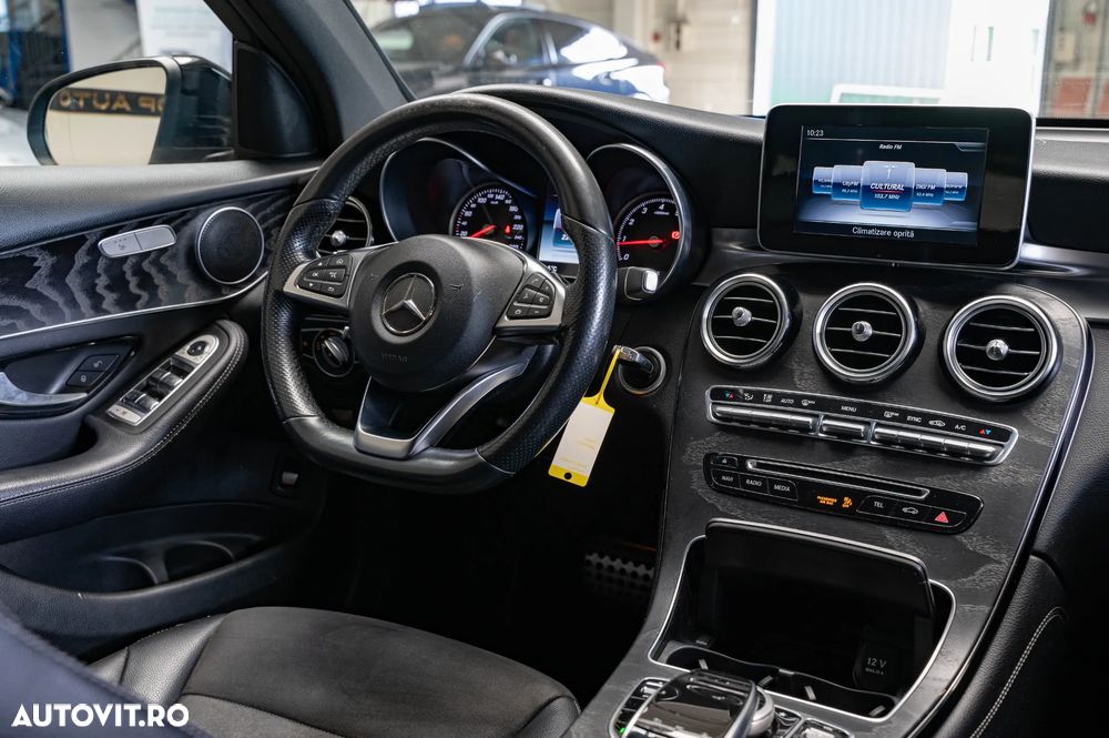 Mercedes-Benz GLC 250 4MATIC 9G-TRONIC AMG Line - 21