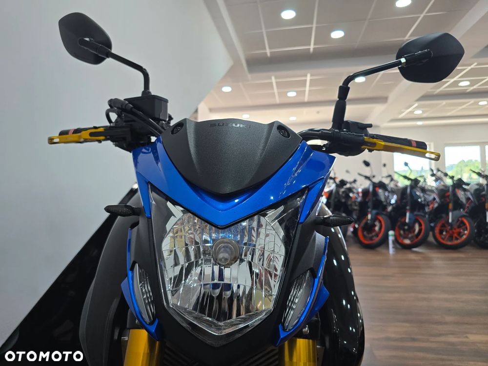 Suzuki GSX - 29