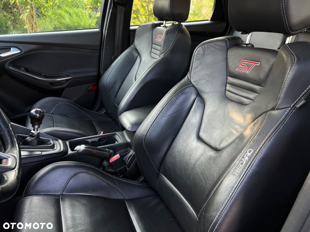 Ford Focus 2.0 EcoBoost ST - 16