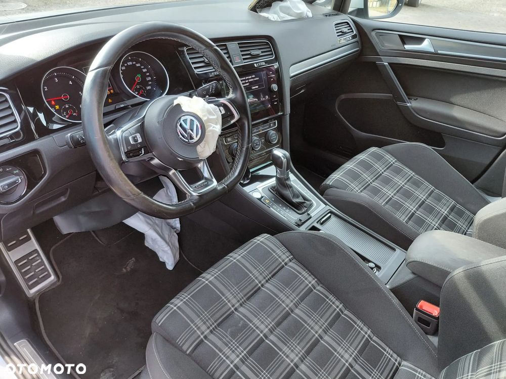Volkswagen Golf - 19