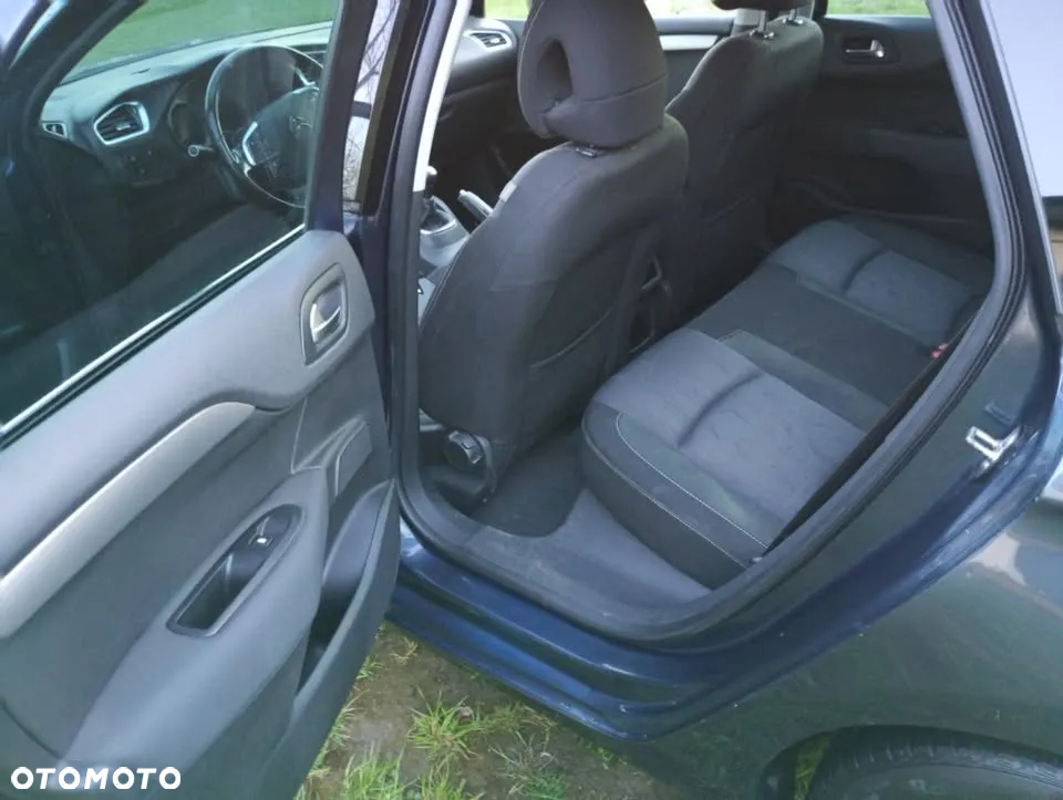 Citroën C4 1.6 HDi Attraction - 8