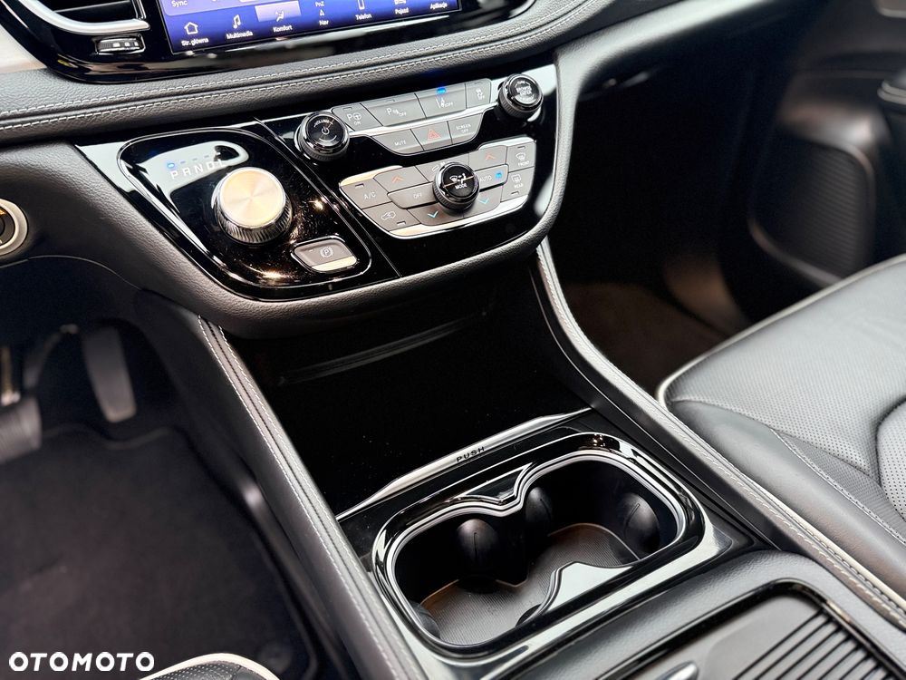 Chrysler Pacifica - 27