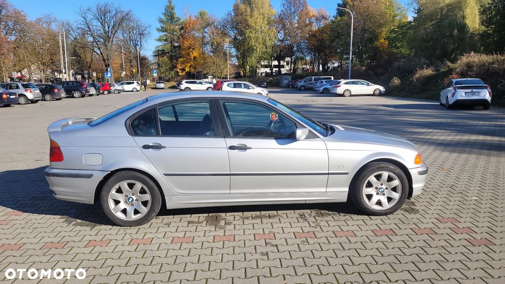 BMW Seria 3 318i - 5