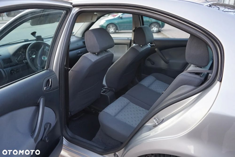 Skoda Octavia 1.6 Tour - 9