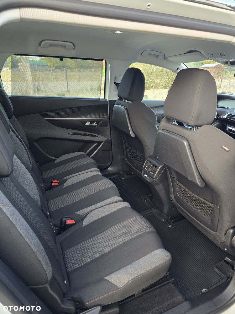 Peugeot 5008 - 8