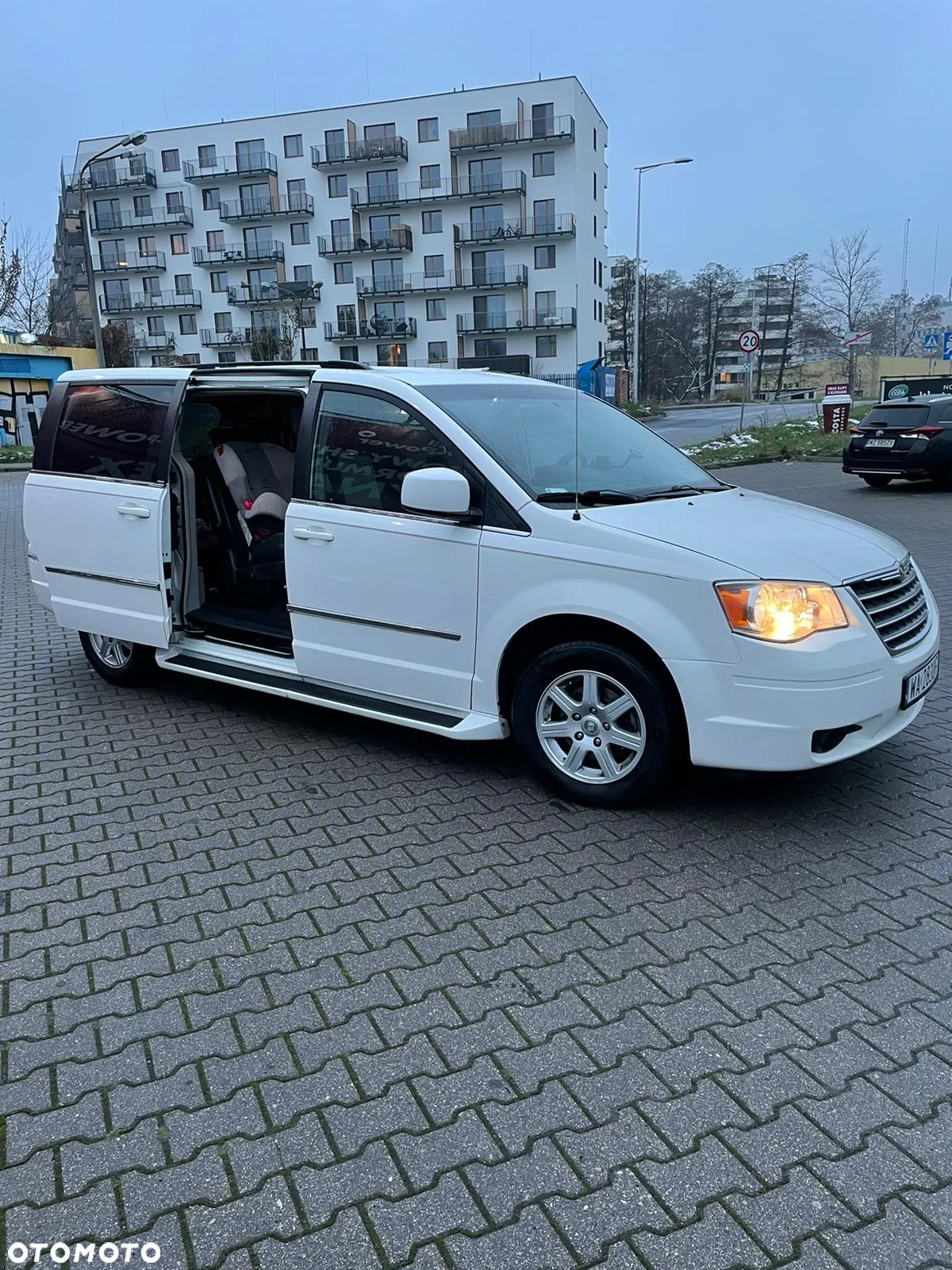 Chrysler Town & Country - 15