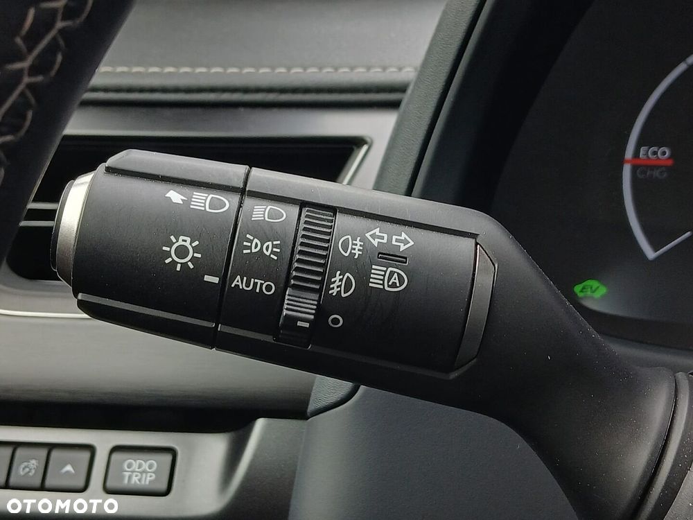 Lexus UX 300h F Sport AWD - 37