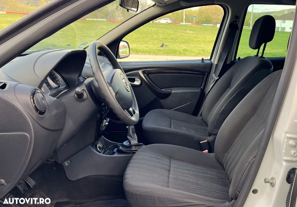 Dacia Duster 1.6 16V 105 4x4 Laureate - 10