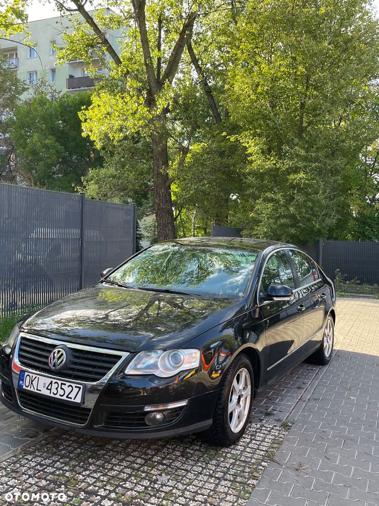 Volkswagen Passat 2.0 Turbo FSI Automatik Individual Chrom dunkel - 2