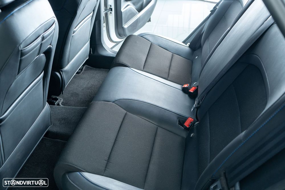 MG MG4 64 kWh Luxury - 9