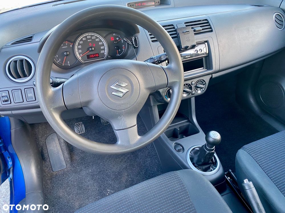 Suzuki Swift 1.3 Club - 4