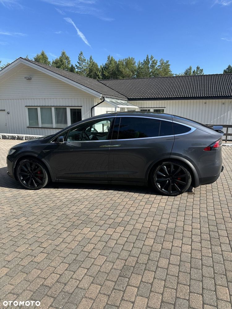 Tesla Model X - 5
