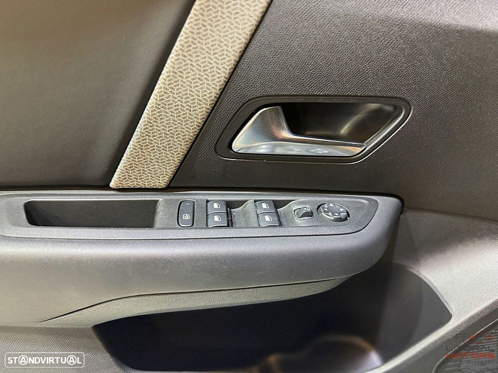 Citroën C4 X 1.2 PureTech Shine EAT8 - 18
