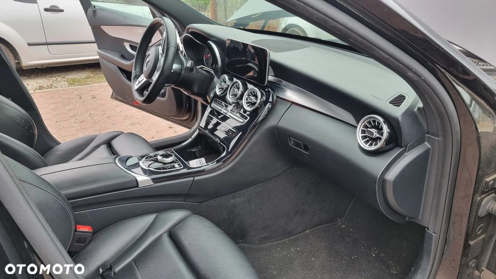 Mercedes-Benz Klasa C 300 9G-TRONIC AMG Line - 28