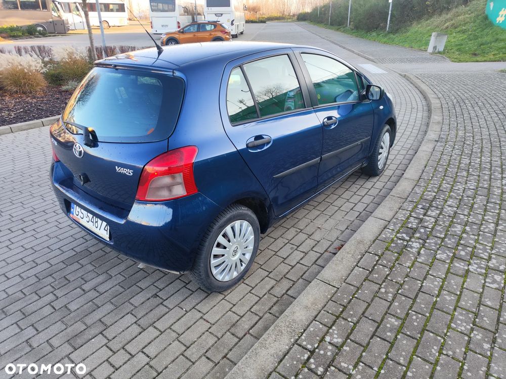 Toyota Yaris 1.3 Luna Premium - 3