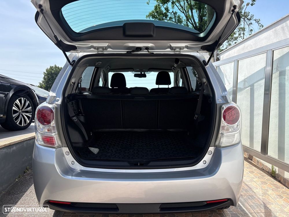 Toyota Verso 2.0 D-4D Exclusive+GPS - 4