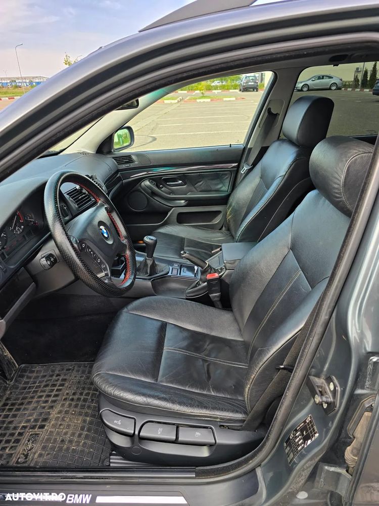 BMW Seria 5 525d Touring - 13