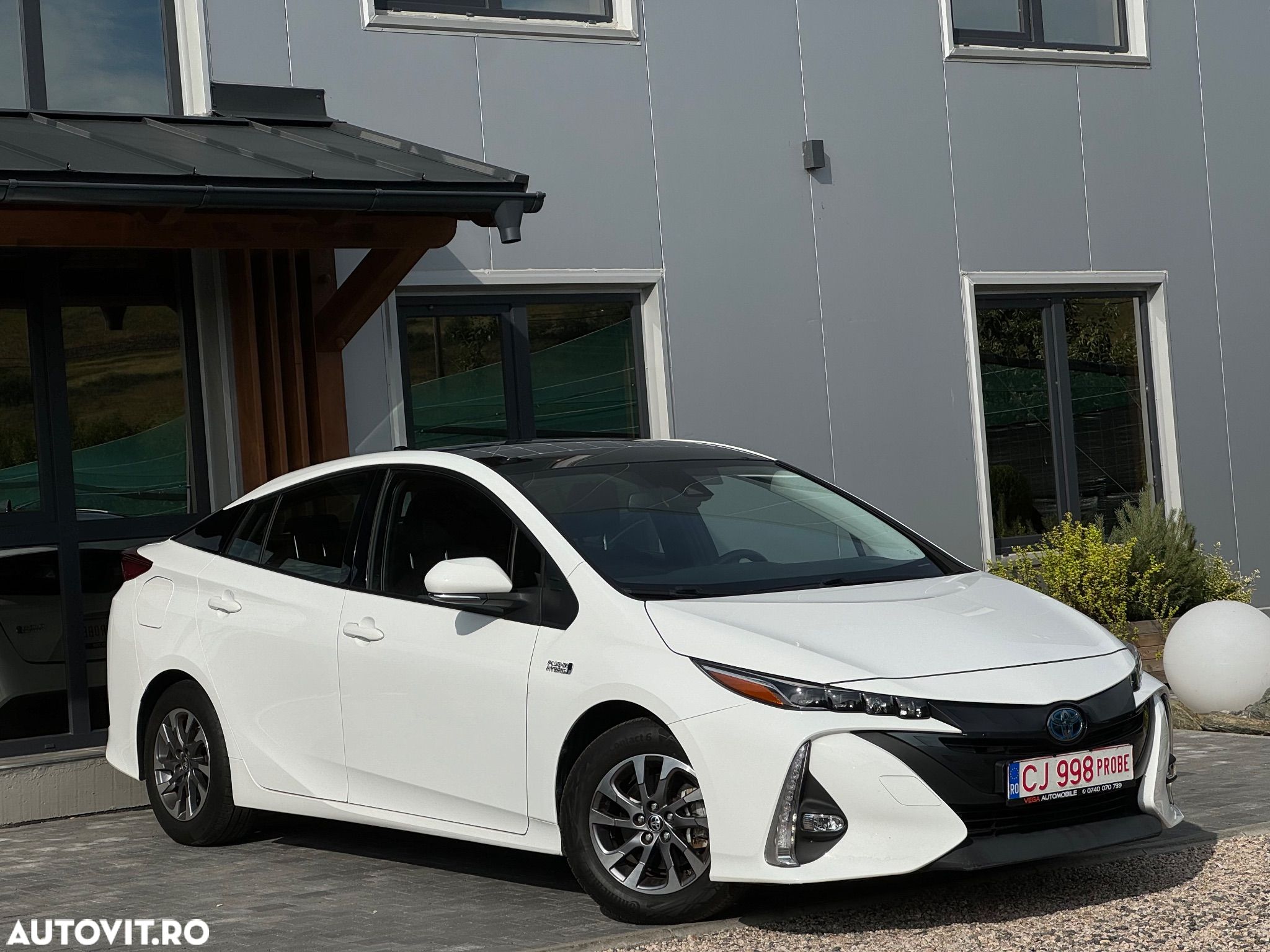 Toyota Prius Plug-in Hybrid Solar - 1