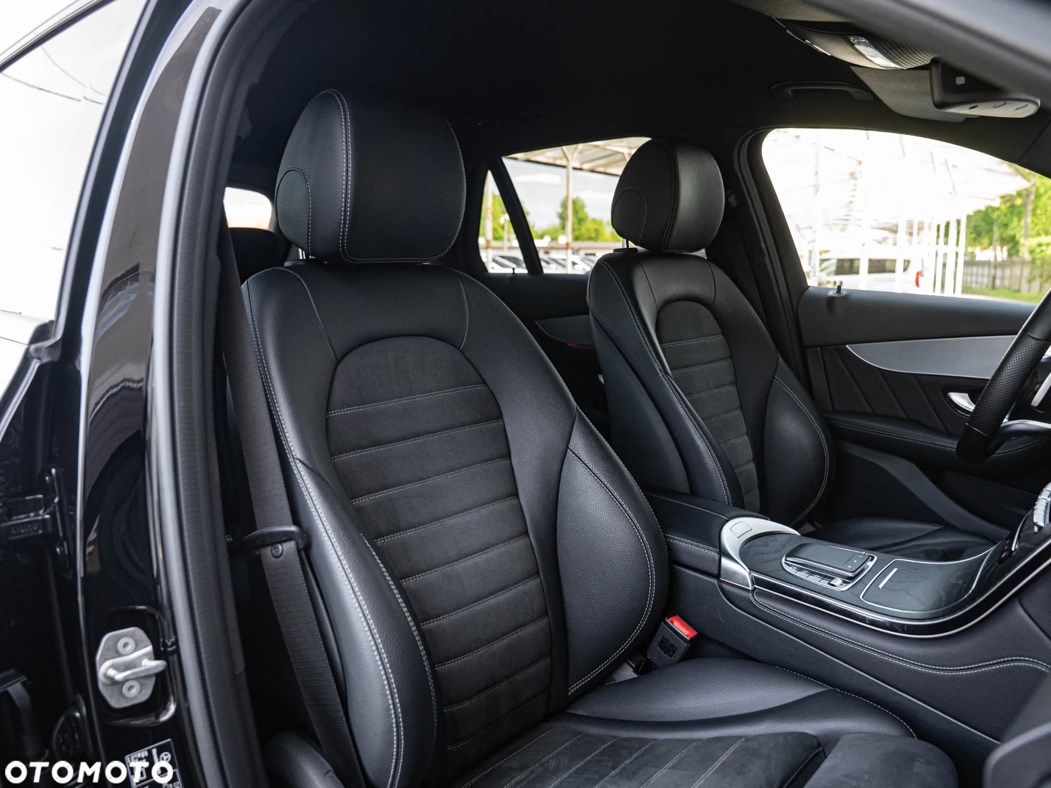 Mercedes-Benz GLC 200 4Matic 9G-TRONIC AMG Line Plus - 28
