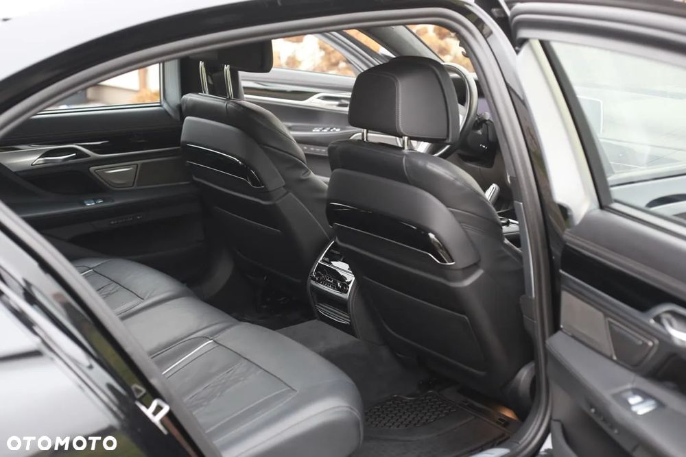BMW Seria 7 M760Li xDrive - 20