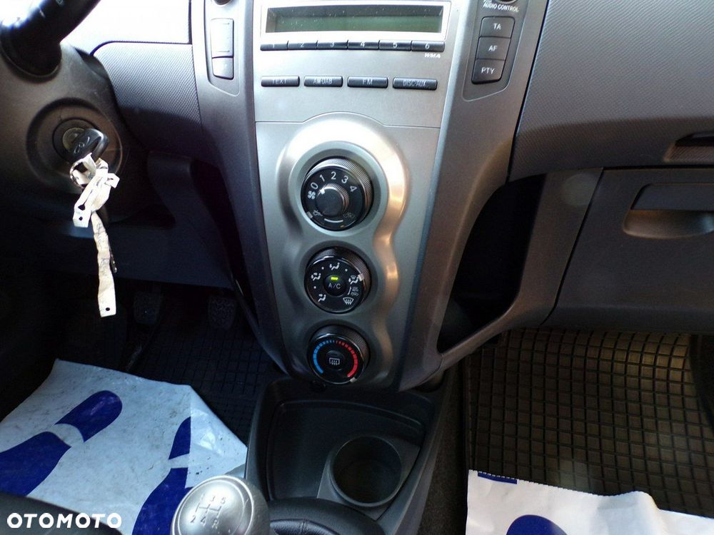 Toyota Yaris - 21