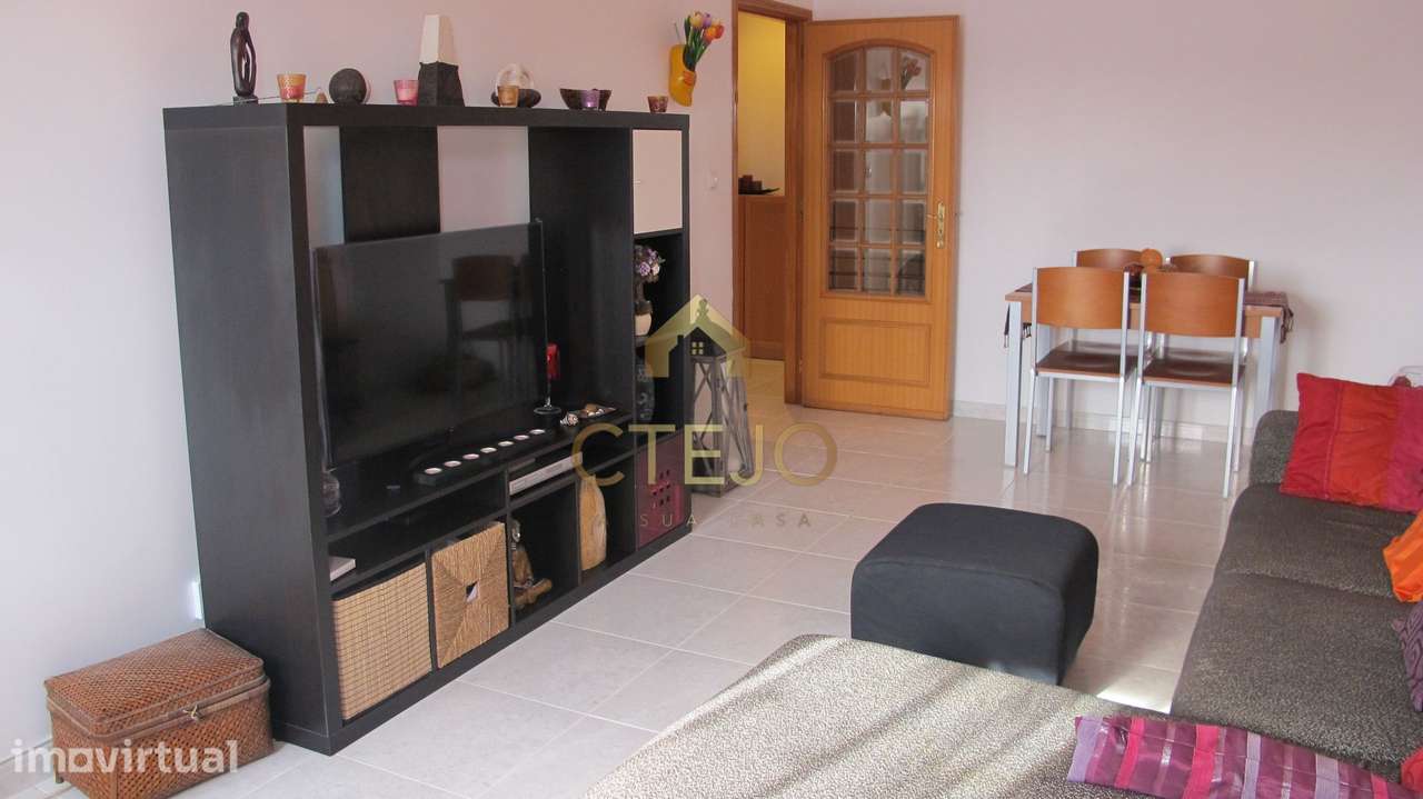 T2 COM PARQUEMENTO - BAIRRO DA ESPERANÇA - Grande imagem: 3/27