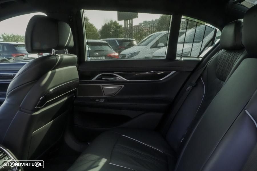 BMW 740 d xDrive Pack M - 10