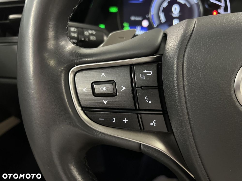 Lexus ES 300h Business Edition - 29