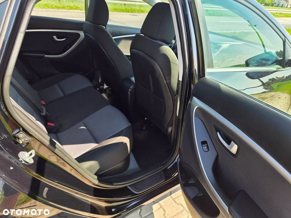 Hyundai i30 blue 1.6 CRDi Classic Navigation - 12