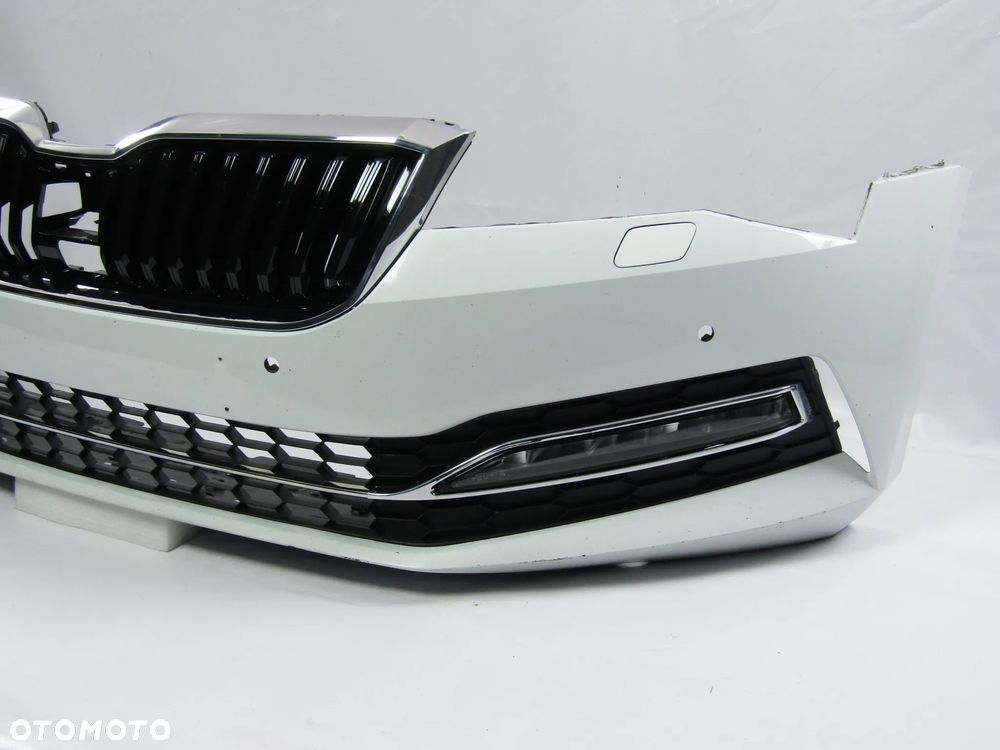 Zderzak przedni Skoda Superb 19 - 24 Spryskiwacze / Pdc-4 LS9R - 10