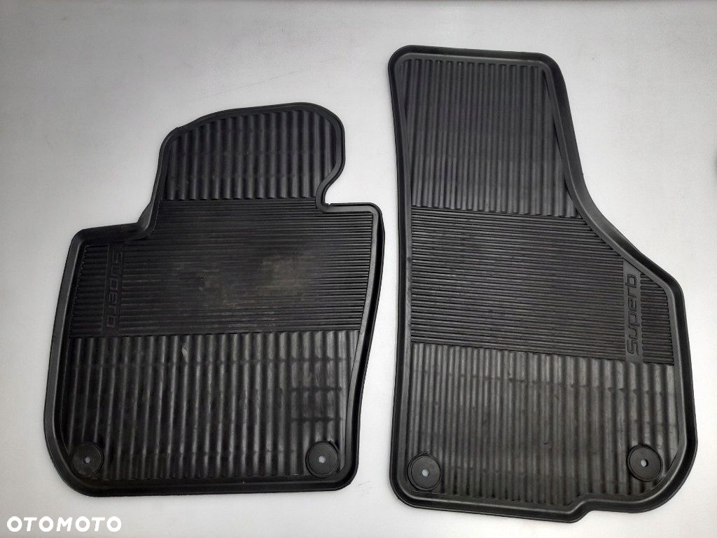 SKODA SUPERB II KOMBI DYWANIKI WYCIERACZKI GUMOWE 3T1862435 ORYGINAŁ SUPER - 2