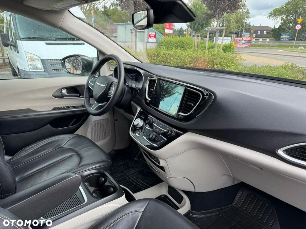 Chrysler Pacifica - 13
