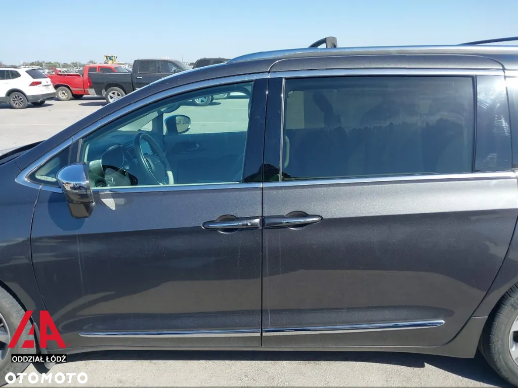 Chrysler Pacifica - 11