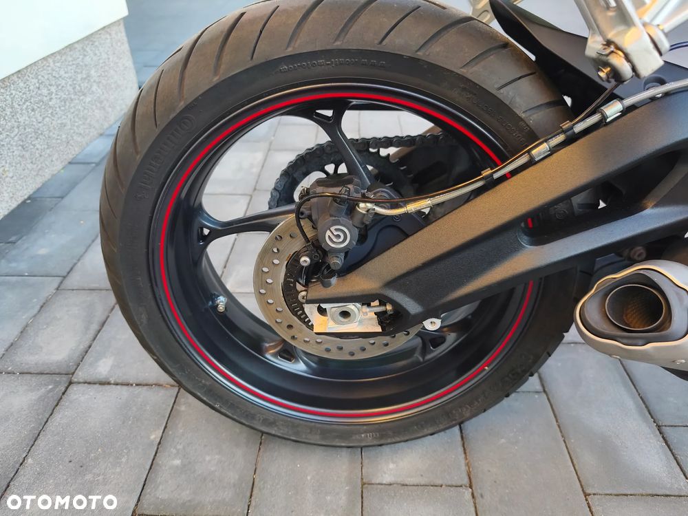 Triumph Street Triple - 18