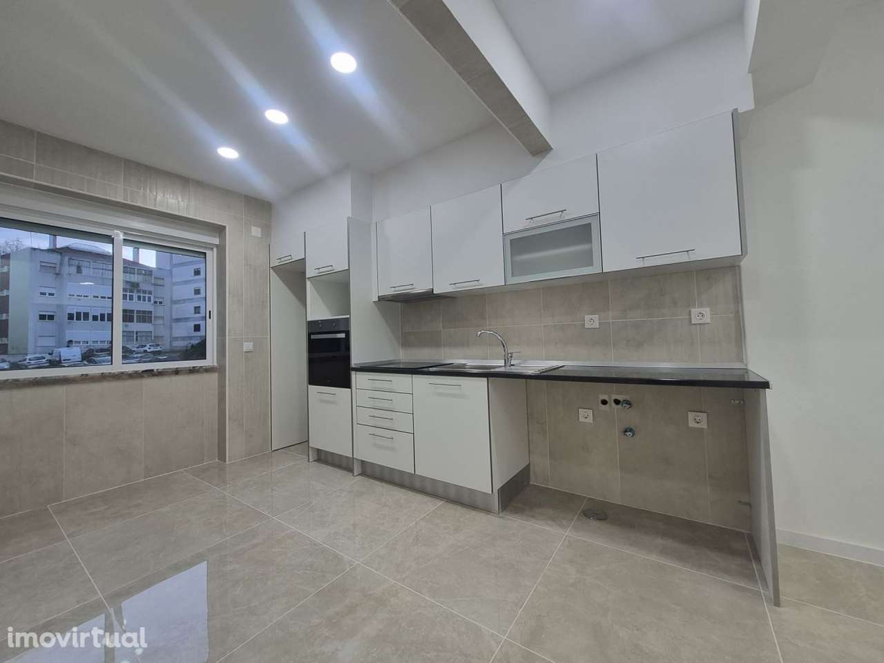Apartamento T2 Remodelado com Suite - Grande imagem: 2/19