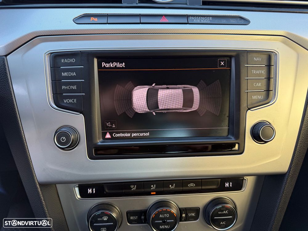 VW Passat 1.6 TDI Highline - 35