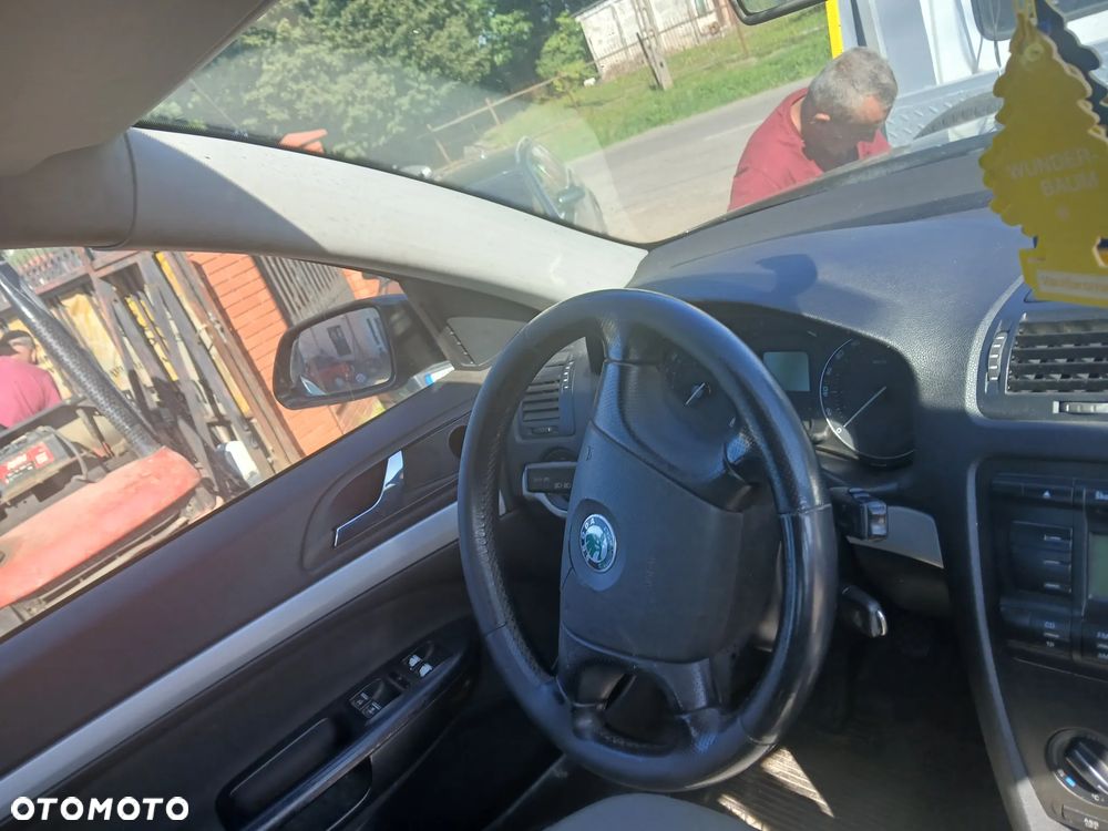 Skoda Octavia II HB 1Z1Z  maska pokrywa silnika klapa bagażnika zderzak lampa reflektor pas przedni stop lampy halogeny przeciwmgłowe odblaski grill atrapa - 9
