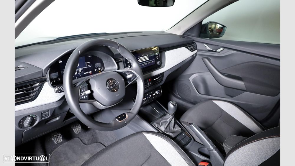 Skoda Kamiq 1.0 TSI — fotografia 12