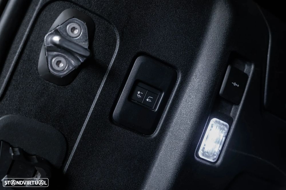 Land Rover Defender 2.0 P400e 110 AWD X-Dynamic HSE - 8