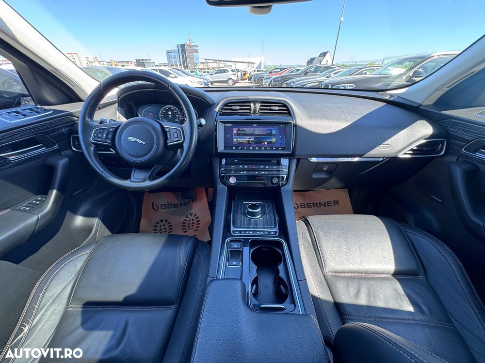 Jaguar F-Pace 20d AWD Aut. Pure - 20
